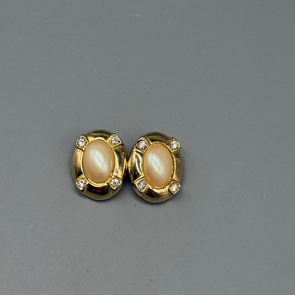 Vintage Gold Tone Faux Pearl Rhinestone Oval Clip On Earrings Cream Gold Elegant